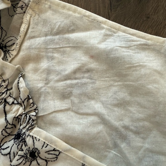 Solitaire Embroidered Floral Top Size Small - Picture 4 of 8
